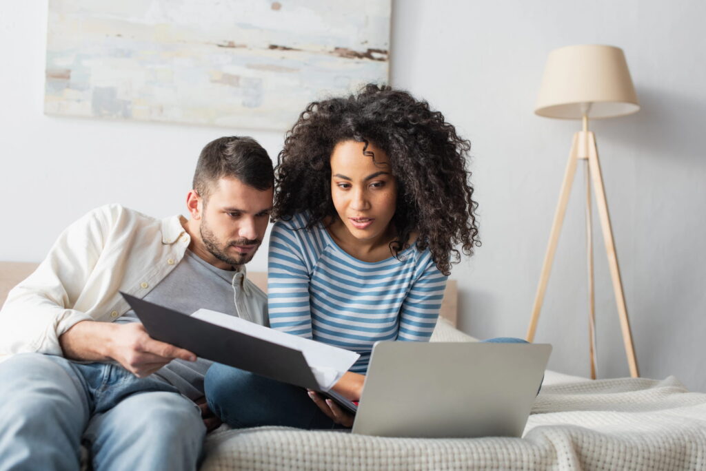 a young couple learning how to set up a payment plan with the ATO